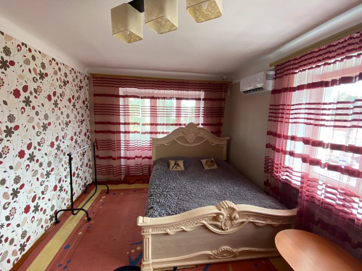 Михайлівська Квартира Zhytomyr Dış mekan fotoğraf